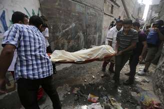 Mais de 40 pessoas morreram no distrito de Shejaiya em fortes bombardeios durante a noite