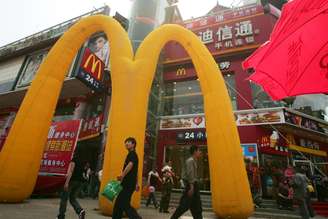 <p>Rede de fast-food parou de vender alimentos de fornecedor acusado de adulterar a validade das carnes na China</p>