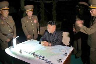 O líder norte-coreano "examinou o plano de lançamento traçado em consideração da localização presente das forças imperialistas agressoras dos EUA na Coreia do Sul",