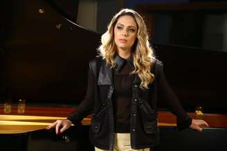 <p>Cantora gravou o vídeo do dueto <em>Seria Tão Fácil</em></p>