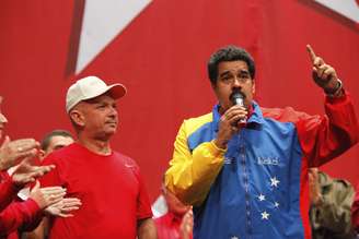 <p>Maduro disse que sente Chávez "presente", a quem definiu como um "grande profeta"</p>