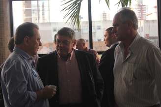 Bauer e o vice, Pontincelli, participam de evento em São José