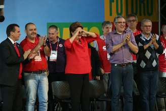 Candidato ao governo do Estado de São Paulo, Alexandre Padilha (PT), ao lado da presidente Dilma Rousseff, durante evento da CUT
