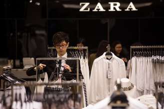 Loja da Zara em Hong Kong; funcionários de uma loja da rede em Nova York querem mais horas de trabalho por um melhor salário