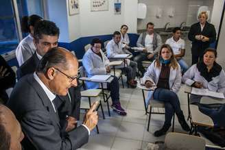 <p>Alckmin em visita a escola em Pinheiros, área nobre de São Paulo</p>