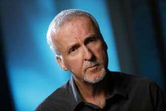 James Cameron concede entrevista na Califórnia, em 8 de abril.