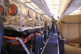 <p>Aeronave equipada com todas as medidas médicas e de segurança enquanto leva o espanhol infectado pelo vírus do Ebola</p>
