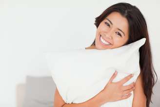 <p>Além de cuidar da pele com sabonetes e cremes antes de ir para a cama, também é preciso se atentar ao modo como se dorme e o tipo de fronha utilizada no travesseiro</p>