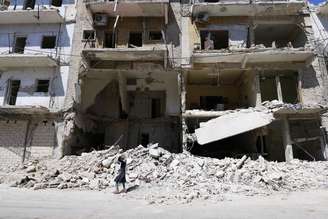 Bombardeios das forças sírias já deixaram milhares de mortos em 3 anos de conflitos no país