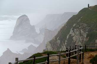 Penhascos do Cabo da Roca, o ponto mais ocidental da Europa continental, a noroeste de Lisboa, em Portugal