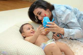 <p>Jaque Khury e o filho Gael</p>