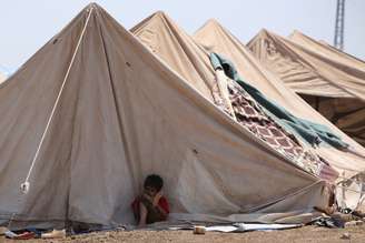 Criança iraquiana na Síria é fotografada em campo de refugiados