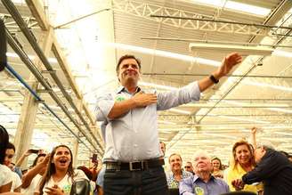 <p>Programa Poupança Jovem, que o candidato Aécio Neves (PSDB) quer levar à região nordeste, atende apenas 1% das cidades de Minas Gerais</p>