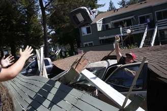 Autoridades na Califórnia ainda avaliam os danos provocados pelo sismo de magnitude 6,0