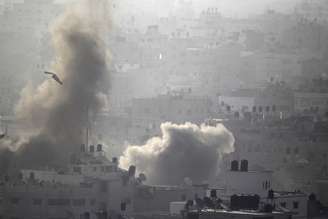 <p>Bombardeios a prédios altos e residenciais mataram, pelo menos, duas pessoas na última terça-feira</p>