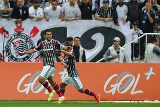 <p>Fred comemora após abrir o placar de pênalti na Arena Corinthians</p>