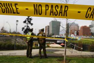 <p>Policiais fecham área de metrô atingido por uma bomba em 8 de setembro</p>