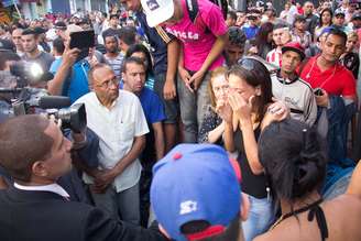 Ambulantes choram durante confronto com a PM na Lapa