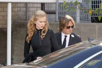 Nicole Kidman enterra o pai 