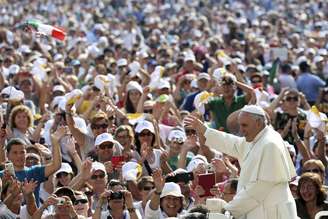 <p>Papa Francisco conduz sua audiência semanal na Praça de São Pedro, no Vaticano, em 10 de setembro</p><p> </p>