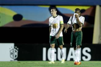 <p>O Palmeiras foi simplesmente massacrado pelo Goiás neste domingo, no Serra Dourada, pela 24ª rodada do Campeonato Brasileiro; o time esmeraldino venceu por 6 a 0 </p>