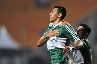 <p>Lúcio fez o primeiro gol da vitória do Palmeiras</p>