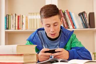 <p>Aplicativos para smartphones podem se tornar um aliado nos estudos</p>