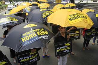 Os manifestantes começaram a ocupar partes de Hong Kong desde o último fim de semana, exigindo que o líder de Hong Kong, Leung Chun-ying, renuncie