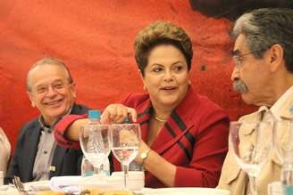 <p>Candidata à reeleição pelo PT, Dilma Rousseff se reuniu com integrantes da sua coligação neste domingo (5), no Hotel Plaza São Rafael, em Porto Alegre</p>
