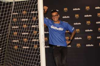 <p>Daniel Alves participa do anúncio da parceria entre Gillette e Barcelona</p>
