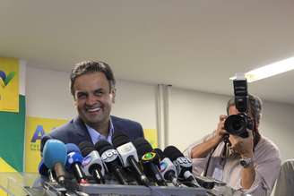 <p>Aécio Neves conversou com jornalistas em um comitê de campanha no Leblon, área nobre do Rio, nesta quinta-feira, 9 de outubro</p>