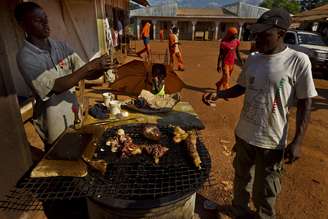 Carne de animais silvestres é bastante comum em países africanos que não têm recursos