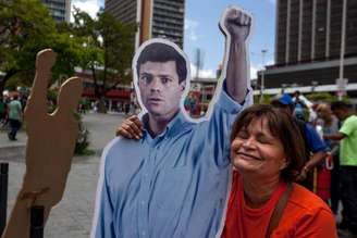 <p>Manifestante pede a libertação de Leopoldo López</p>