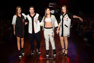 <p>Anitta, Di Ferrero e Sophia Abrahão foram as estrelas do desfile da Coca-Cola</p>
