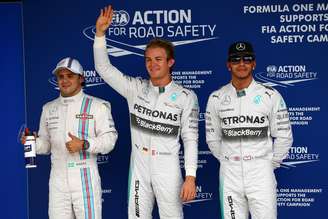 <p>Rosberg, Hamilton e Massa ficaram com as três primeiras posições do grid para o GP do Brasil.</p>