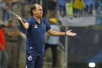 <p>Marcelo Oliveira quer evitar o "oba-oba" antes de partida com o Goiás</p>