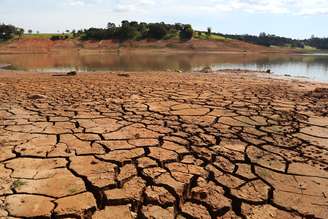 <p>Volume de retirada baixou de 39 milhões de metros cúbicos para 30 milhões de metros cúbicos, o equivalente a 30 bilhões de litros</p>