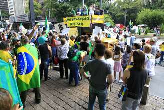<p>Protestos contra Dilma já ocorriam desde o fim das eleições do ano passado</p>