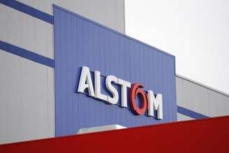 Logotipo da Alstom durante visita inaugural a instalações na França. 02/12/2014