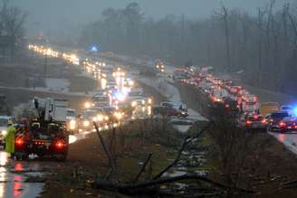 Tráfego bloqueado perto de Columbia após a passagem de um tornado