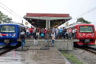 Estações ficaram lotadas na tarde desta quarta-feira