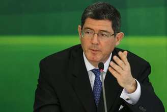 <p>Em Davos, Joaquim Levy tenta passar a imagem de um Brasil com economia de grandes recursos e que adota política macroeconômica voltada para a concessão de benefícios sociais</p>