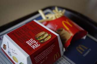 <p>Alex Castro não descarta a hipótese da ilha receber fábricas da Coca-Cola ou mesmo a rede de fastfood McDonald's</p>