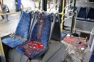 <p>Ônibus destruído por ataque em Donetsk, na Ucrânia</p>