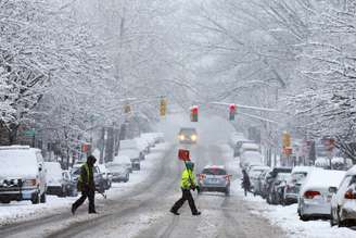 <p>Ruas de Cambridge, em Massachusetts, cobertas pela neve</p>