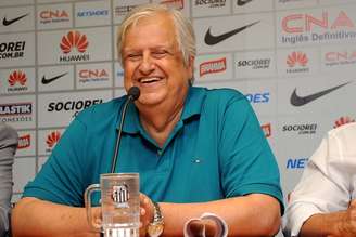<p>Modesto Roma, presidente do Santos, busca novo treinador para a vaga de Enderson</p>