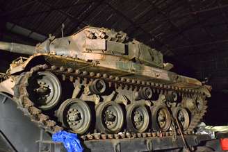 Tanque de guerra foi encontrado em um galpão na zona sul de São Paulo