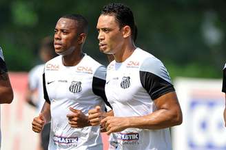 Ricardo Oliveira e Robinho voltaram a atuar juntos em treinamento