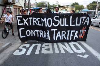 Manifestantes interditaram faixa da avenida Dona Belmira Marin
