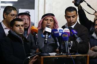 <p>Safi Yousef, pai do piloto jordaniano Muath al-Kasaesbeh, faz apelo ao Estado Islâmico, em 29 de janeiro</p>